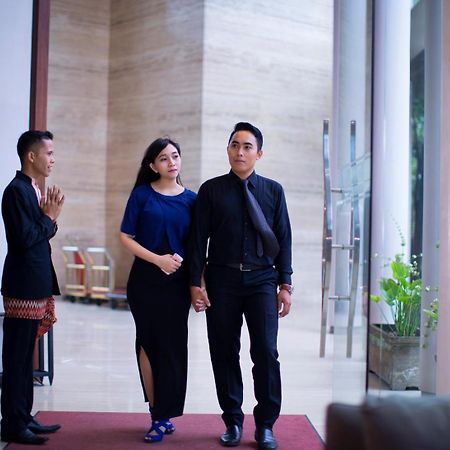 Soll Marina Hotel Serpong Eksteriør billede