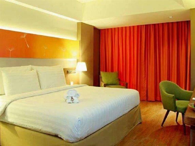 Soll Marina Hotel Serpong Eksteriør billede