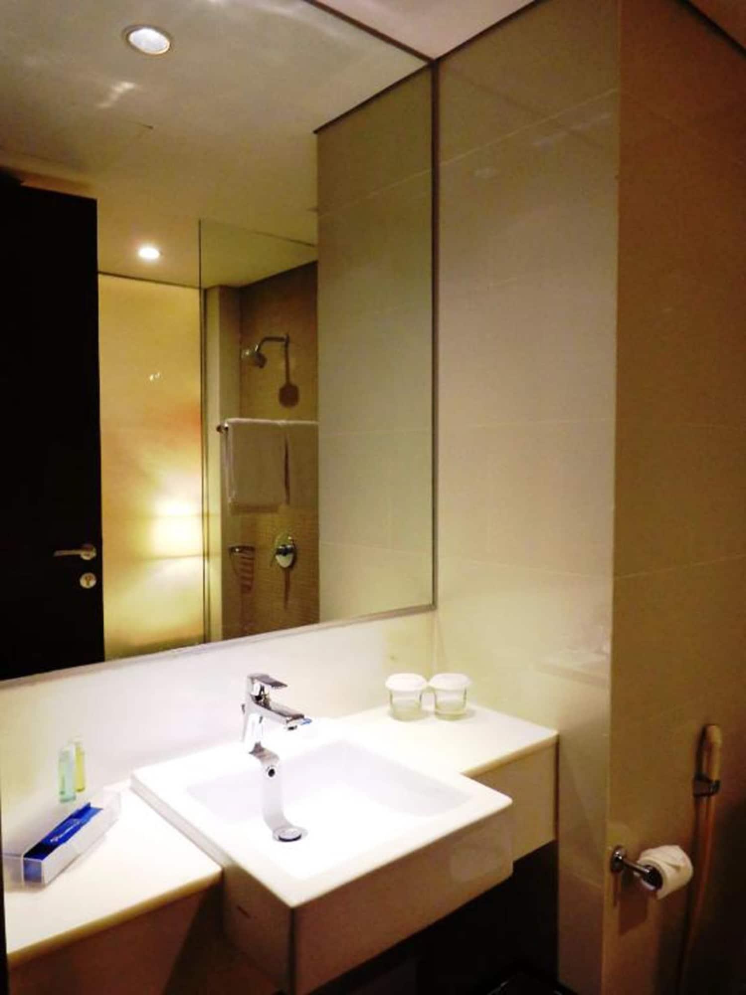 Soll Marina Hotel Serpong Eksteriør billede
