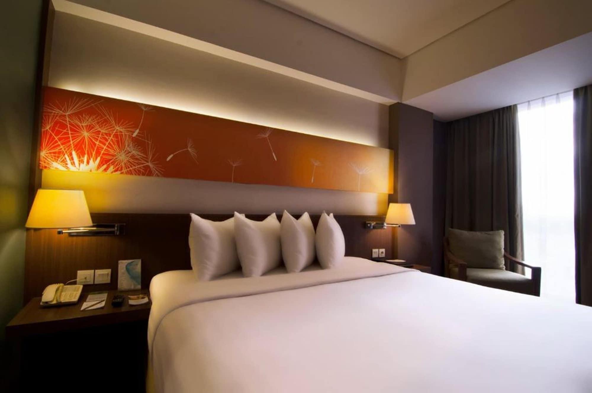 Soll Marina Hotel Serpong Eksteriør billede