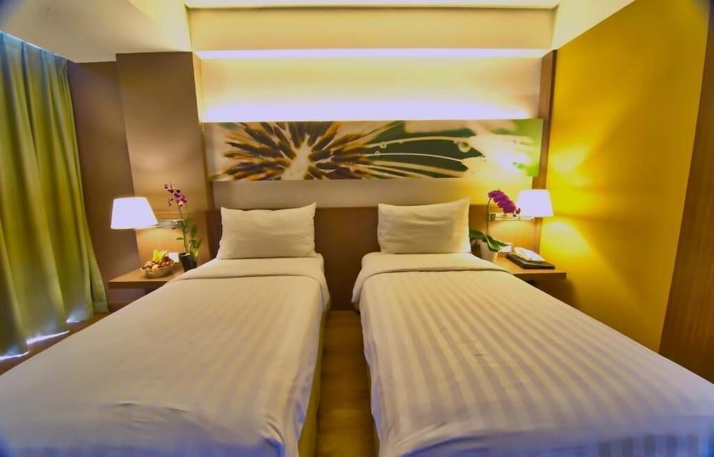 Soll Marina Hotel Serpong Eksteriør billede