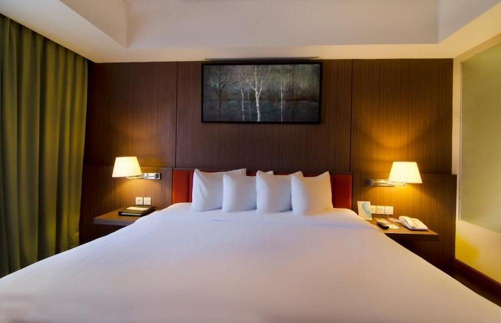 Soll Marina Hotel Serpong Eksteriør billede