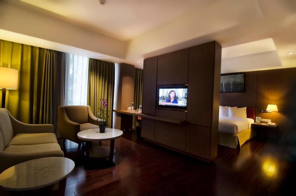 Soll Marina Hotel Serpong Eksteriør billede