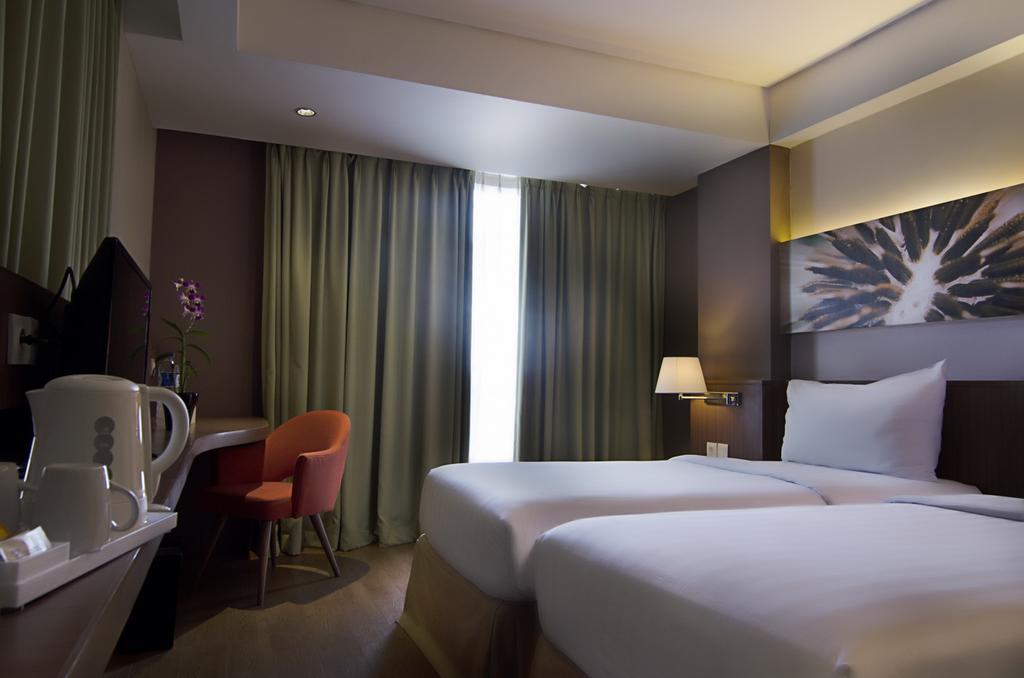 Soll Marina Hotel Serpong Eksteriør billede