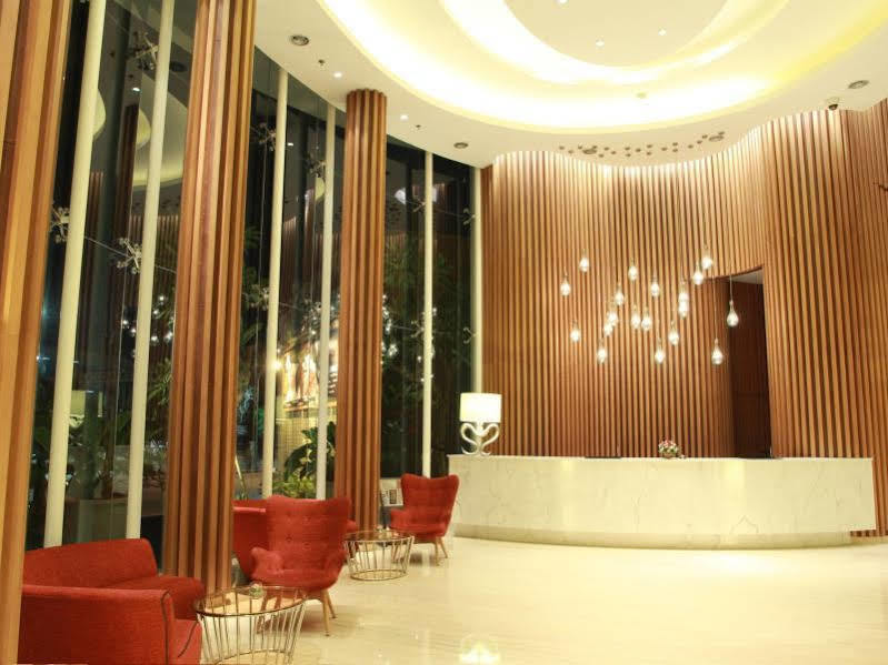 Soll Marina Hotel Serpong Eksteriør billede