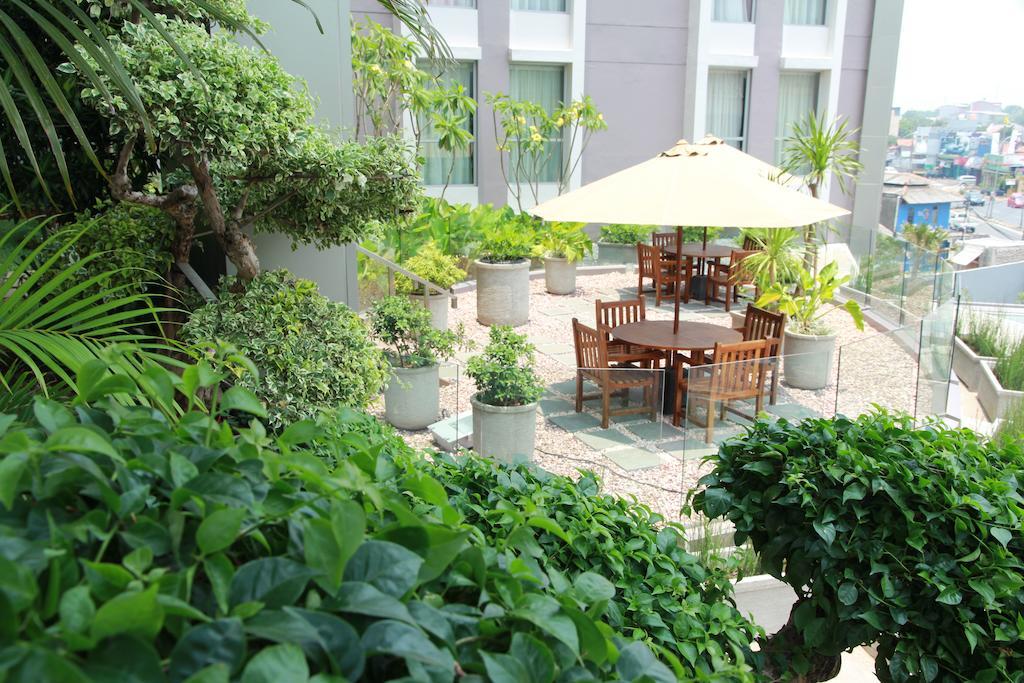 Soll Marina Hotel Serpong Eksteriør billede