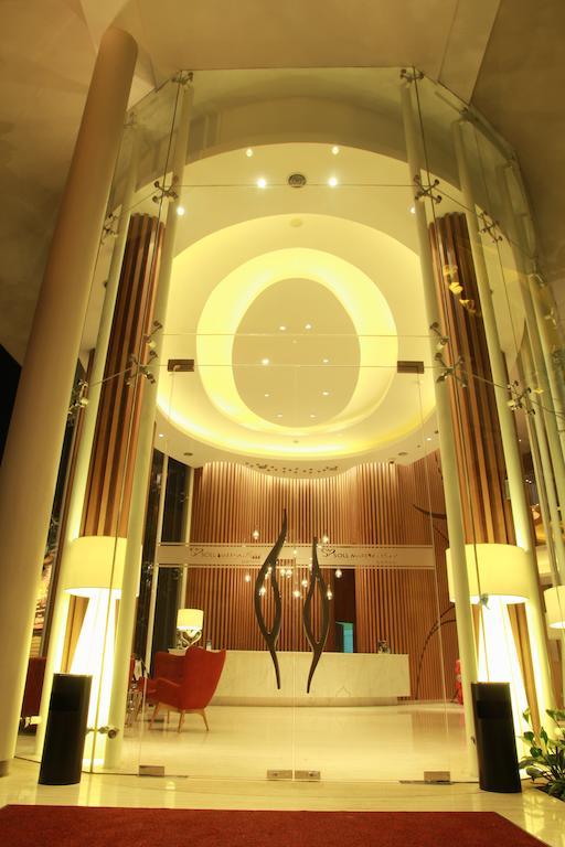 Soll Marina Hotel Serpong Eksteriør billede